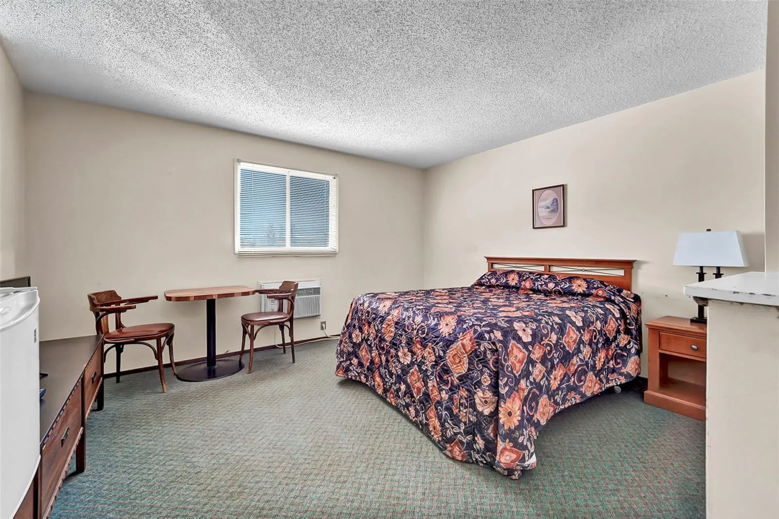 Standard Queen Room at Clavet Motor Inn with one queen bed
